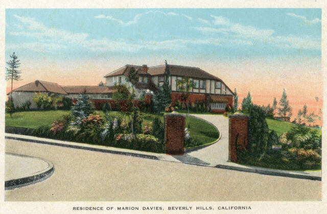 Postcard featuring an illustration of Marion Davies' mansion