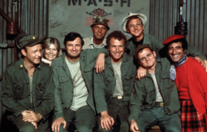 The cast of 'M*A*S*H' pose together for a photo.