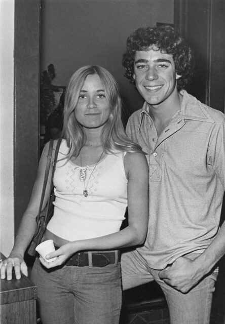 Maureen McCormick and Barry Williams standing together