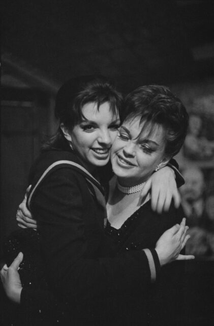 Liza Minnelli hugging Judy Garland