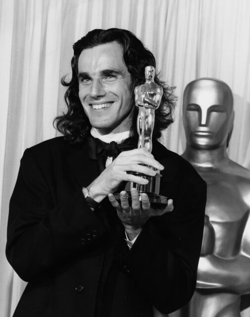 Daniel Day-Lewis holding an Academy Award