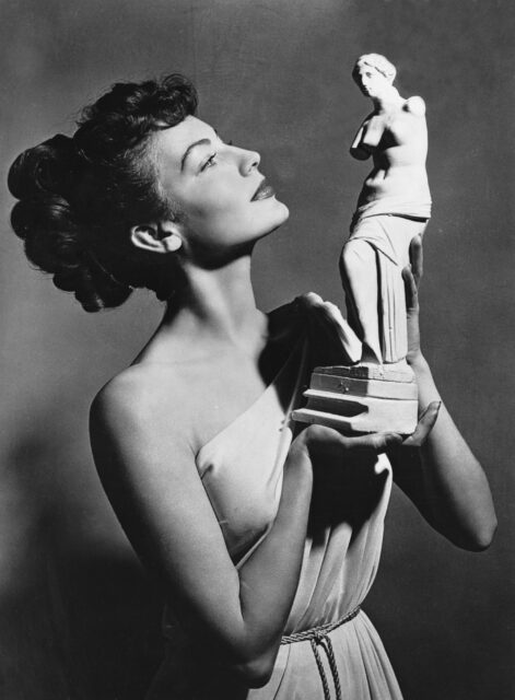 Ava Gardner holding a miniature recreation of the Venus de Milo