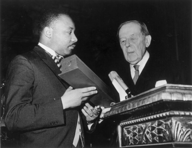 Martin Luther King Jr. receiving the Novel Peace Prize from Gunnar Jahn.